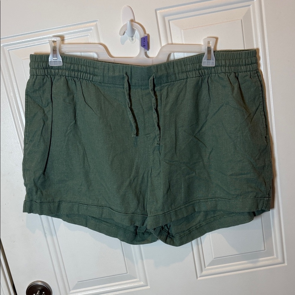 Old Navy Light Olive Green Women's Linen Cargo Shorts